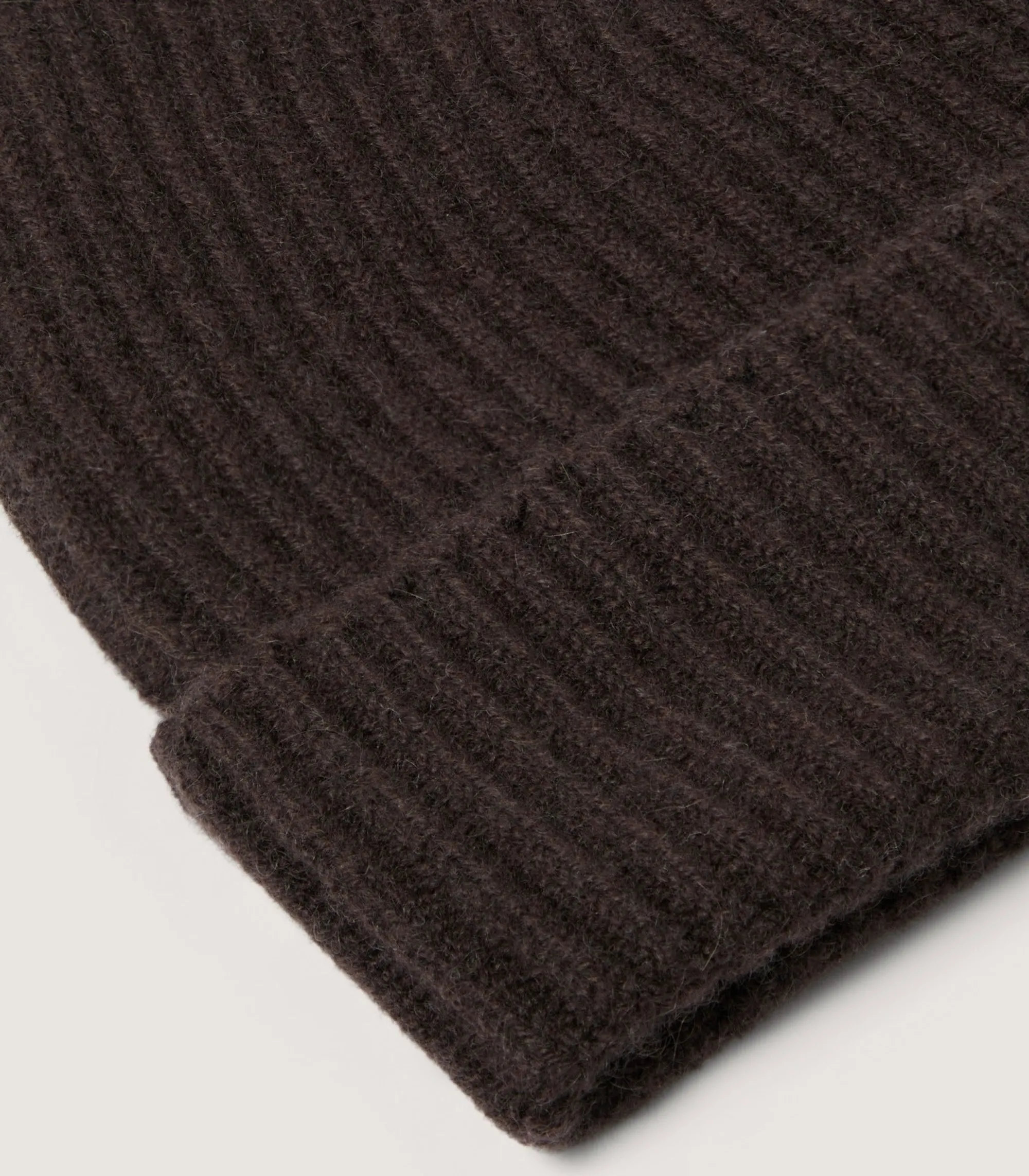 Hats & Caps|Hats & Caps|Purdey Unisex Ribbed Cashmere Beanie in Chocolate